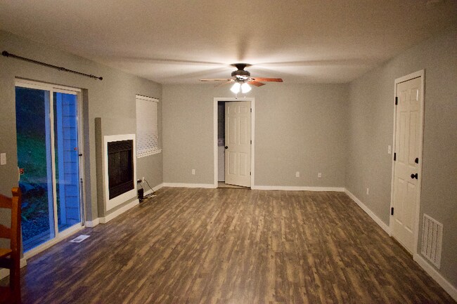 Foto del edificio - 2124 256th St NW