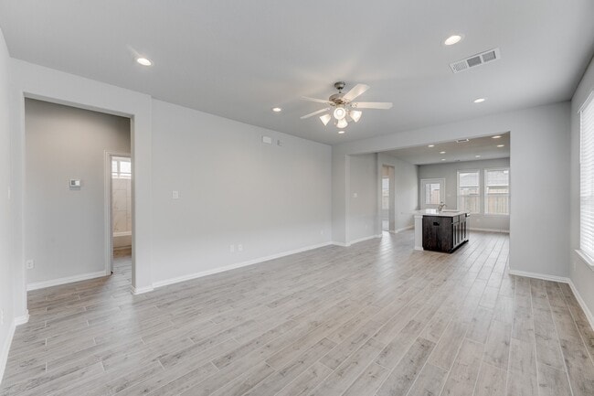 Building Photo - 1229 Red Hills Dr