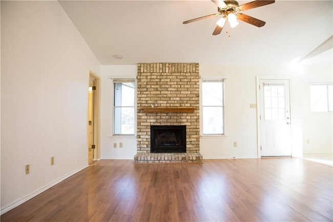 Foto del edificio - 5912 Shreveport Dr