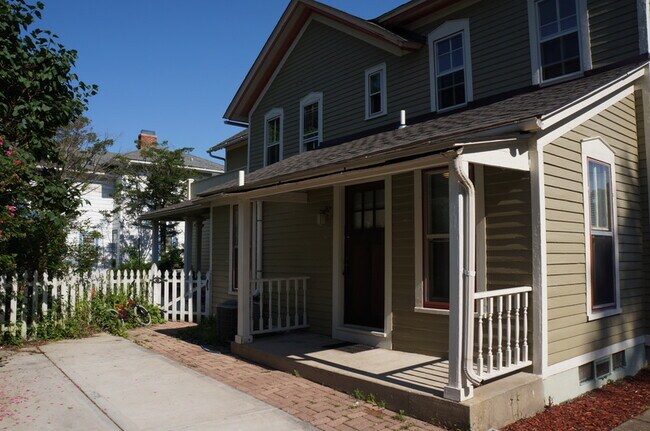 Foto del edificio - 545 E Chicago St