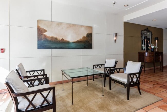 Building Photo - Market Court - 1 bedroom