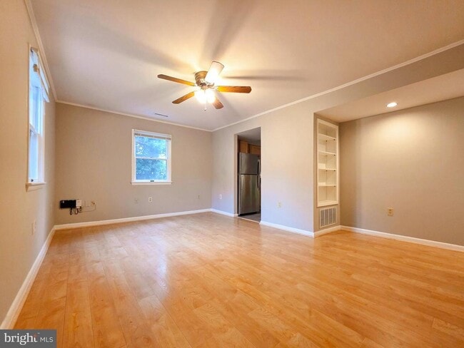 Building Photo - 2419 Fairhaven Ave