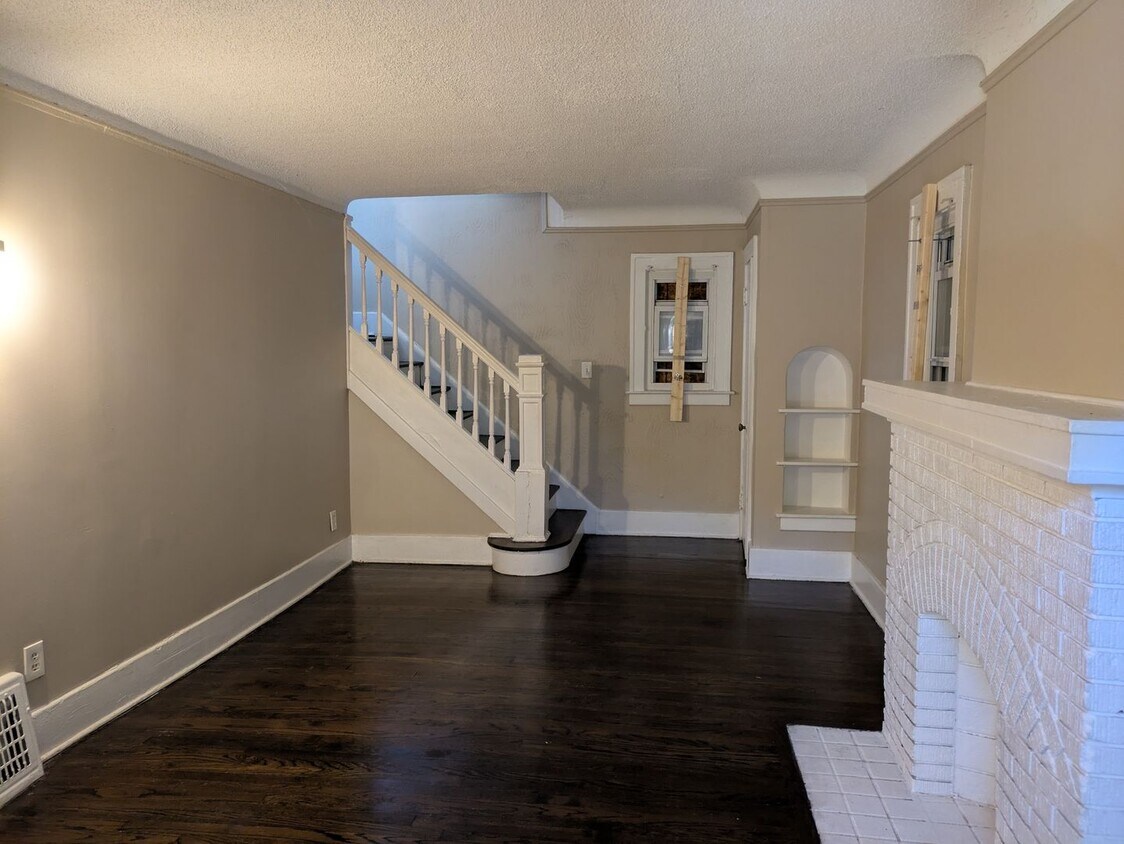 Foto del edificio - 3BR Colonial - Hardwoods/Decorative Fireplace - Detroit - 48204