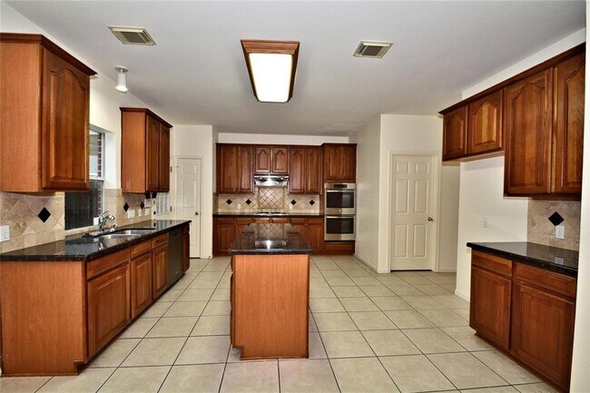 Foto del edificio - 17315 Marigold Dr