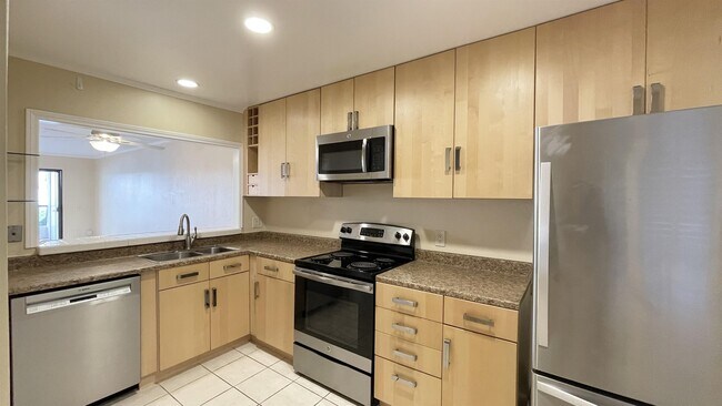 Building Photo - 3525 Lebon Dr
