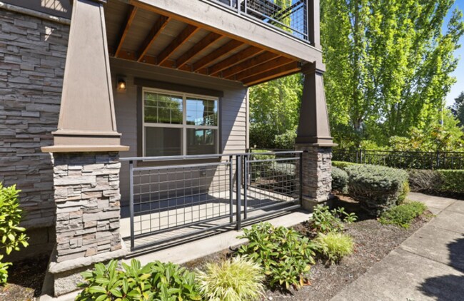 Foto del edificio - Awesome 2 Bed 1 Bath, Ground Floor, includes 1 - Parking spot, Washer and Dryer and Community Poo...