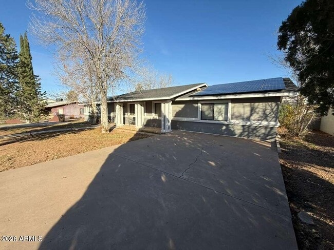 Foto del edificio - 3110 E 13th St