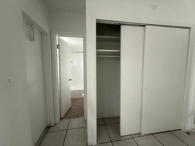 Foto del edificio - 900 NE 17th Ter