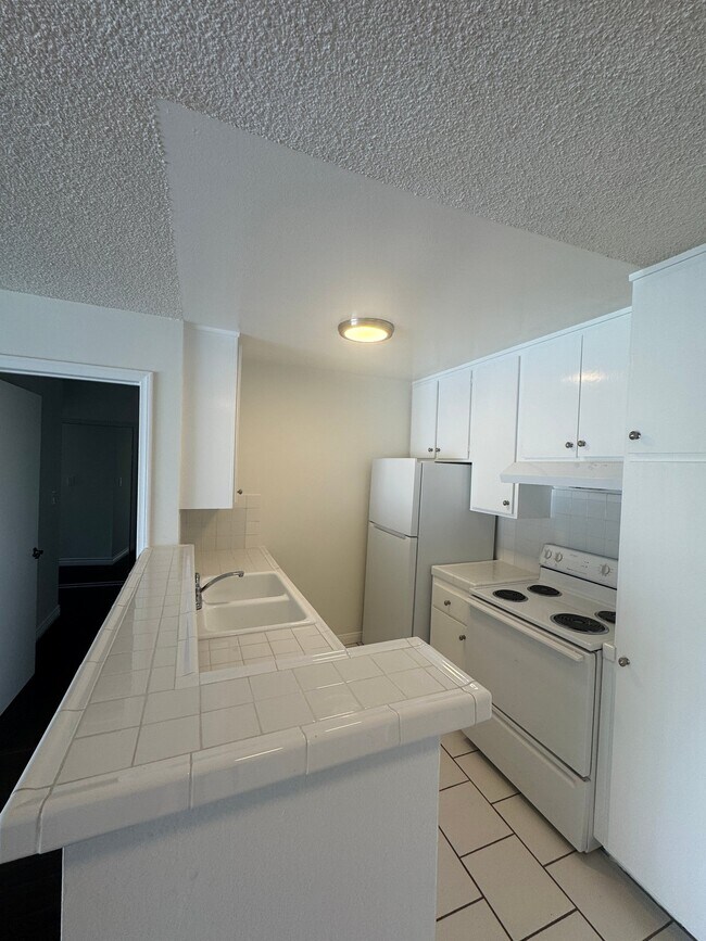 Foto del edificio - 2414 S Barrington Ave