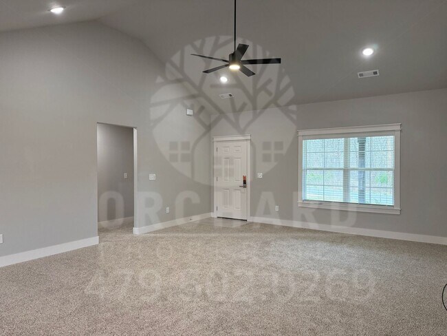 Foto del edificio - Single-Family Home- 2 Bed/2 Bath w/Hobby R...