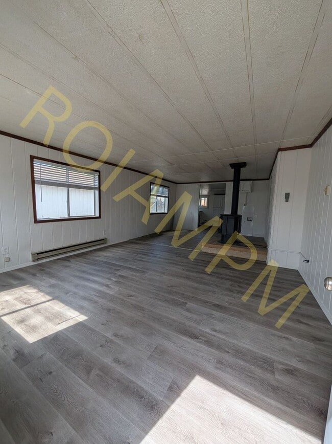 Building Photo - 112 8th Ave S