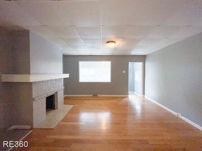 Building Photo - 3 br, 1 bath House - 2323 Salisbury Street...