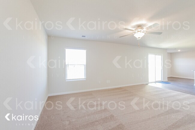 Foto del edificio - 1327 Clemons Lane