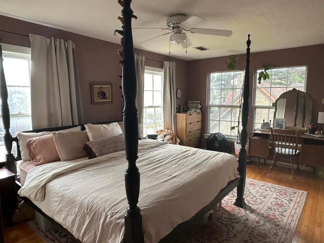 Front bedroom facing Bell Ave. 940-383-2500 - 2019 N Bell Ave