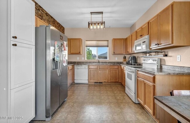 Building Photo - Great Location - Centrally Located - Quick...