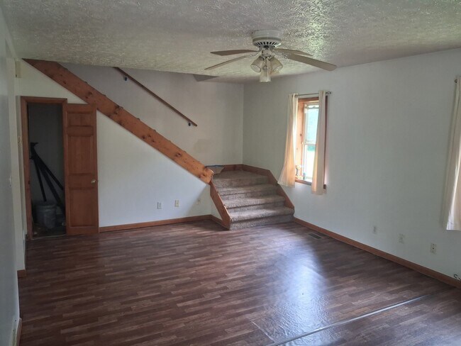 Foto del edificio - 493 Brookside Dr