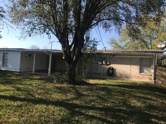 Foto del edificio - 234 Emerald Ln