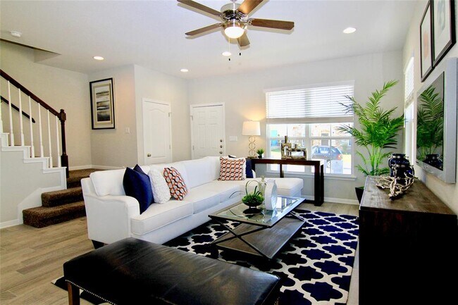 Building Photo - 731 Coconut Grove St