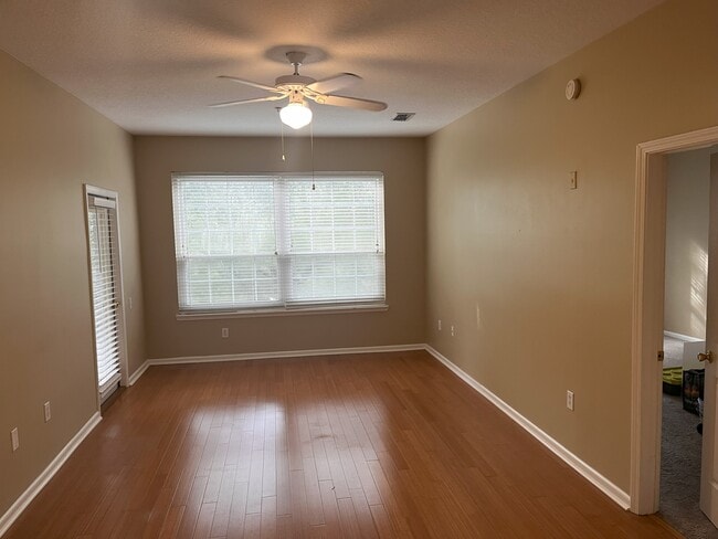 Living Room - 10550 Baymeadows Rd