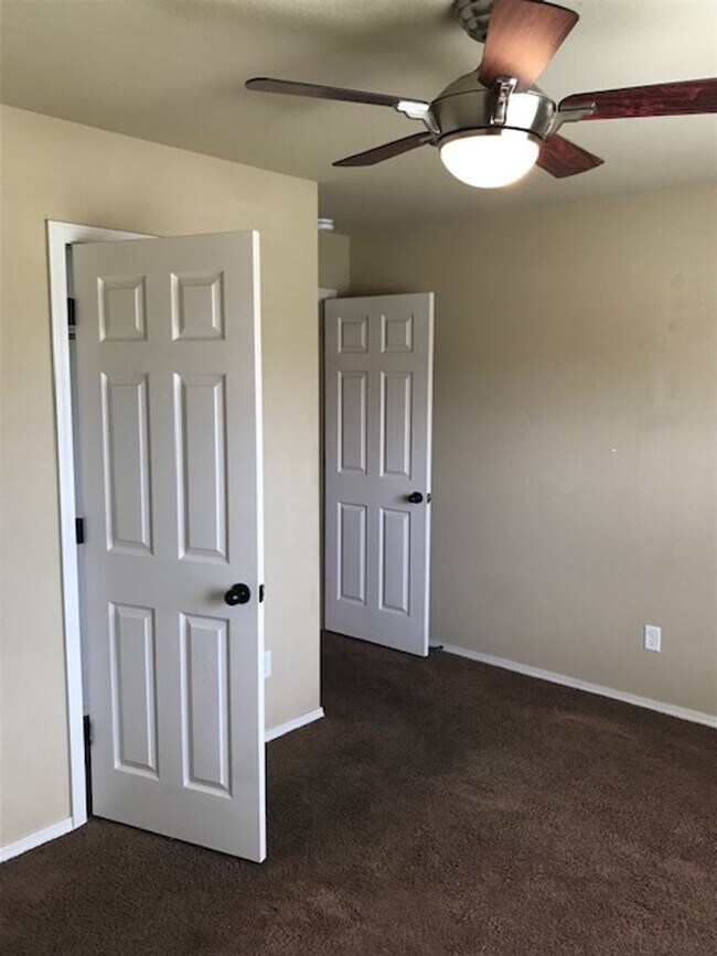 Building Photo - 6017 Trammel Estates Dr