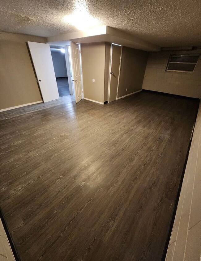 Building Photo - 5 Bedroom House Available in OKC!!