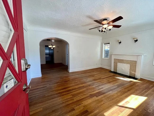Entering front door to Living Room - 822 E Whitton Ave