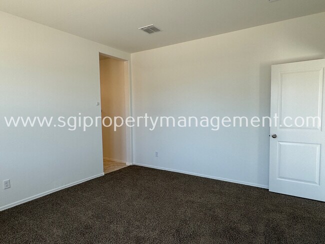 Foto del edificio - 3568 Sequoia St