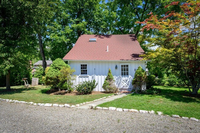 Foto del edificio - 459 Old Post Rd