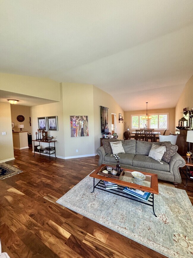 Building Photo - 901 Morgan Ranch Dr