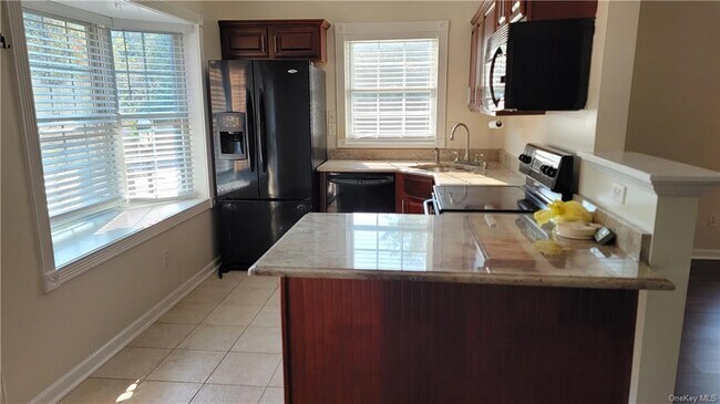 Foto del edificio - 95 Brookview Ln