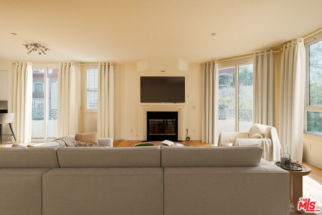 Foto del edificio - 2030 S Bentley Ave