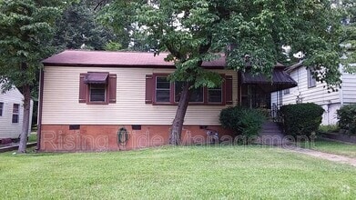 Building Photo - 1636 8th Ct W