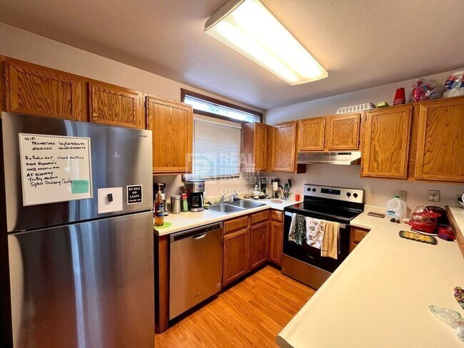 Foto del edificio - 826 Pebblewood Dr