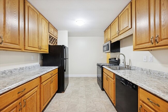 Building Photo - 6 Laurel Ave