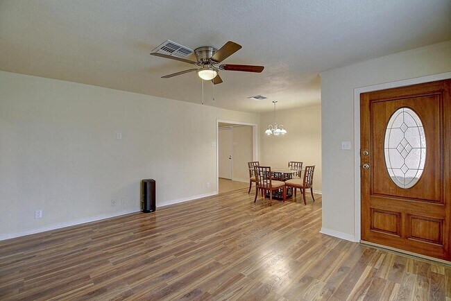 Building Photo - 4021 Markins Dr