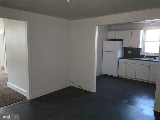 Foto del edificio - 1024 W Market St