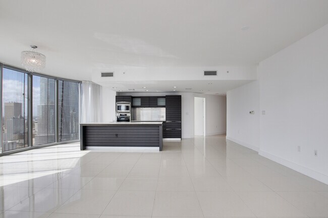 Dining/Living/Kitchen - 200 Biscayne Blvd Way