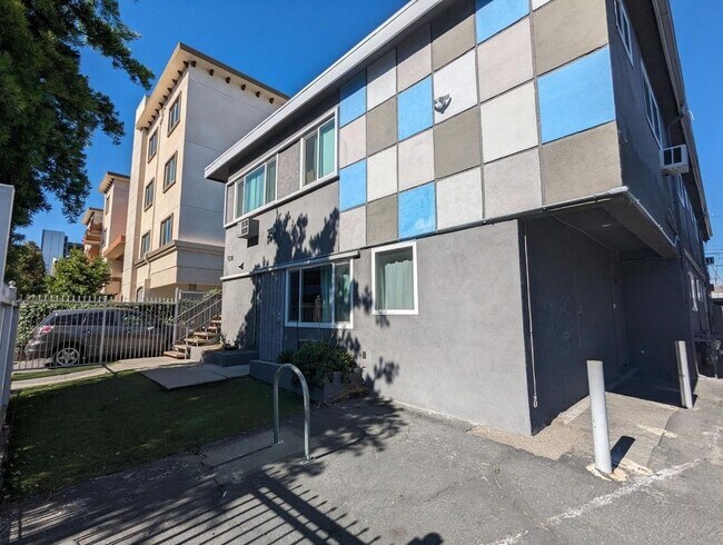 Foto del edificio - 1332 Gordon St