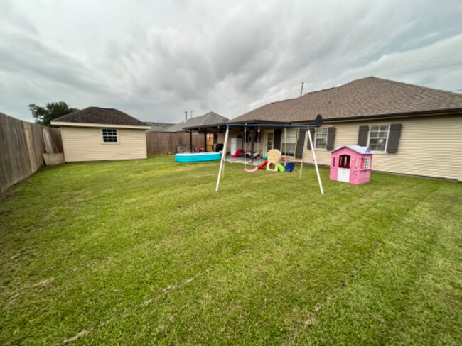 Foto del edificio - 2463 Pineridge St