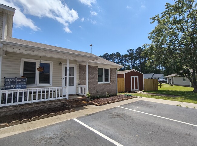 Building Photo - 321 Waccamaw Village Dr