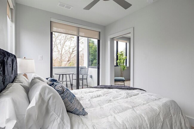 Foto del edificio - 5515 Humming Bird Ln