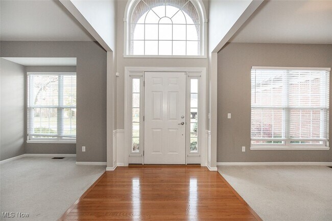 Building Photo - 2553 Seton Dr