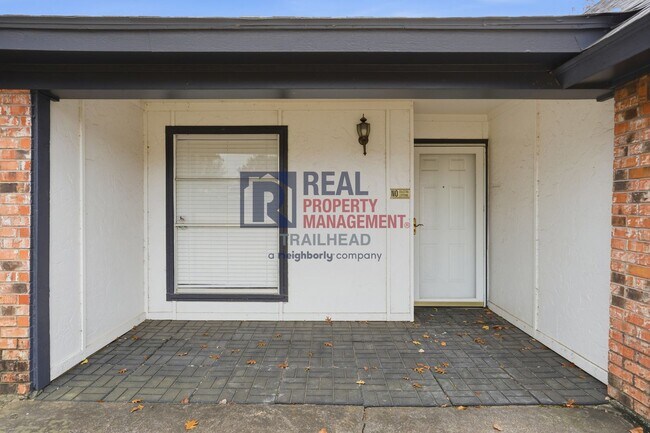 Foto del edificio - Updated 3-Bedroom Home with Large Fenced Yard in a Great Location