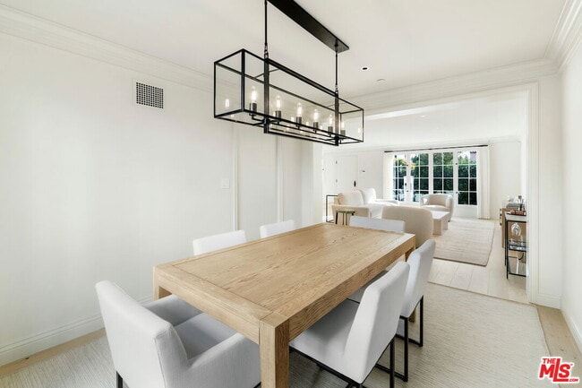 Foto del edificio - 9563 Charleville Blvd