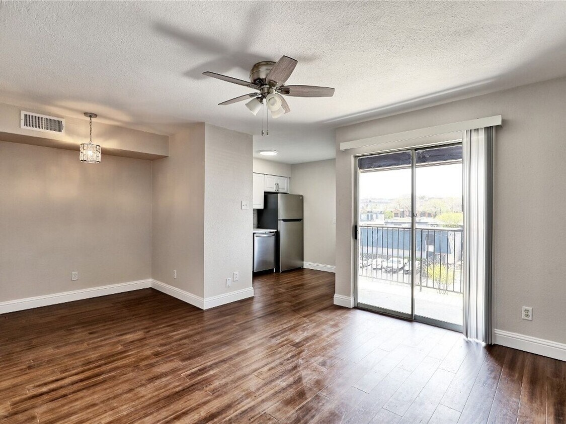Primary Photo - Studio Townhome in Austin