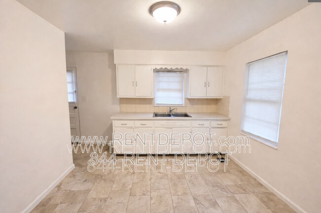 Foto del edificio - 1528 SE Riverside Dr