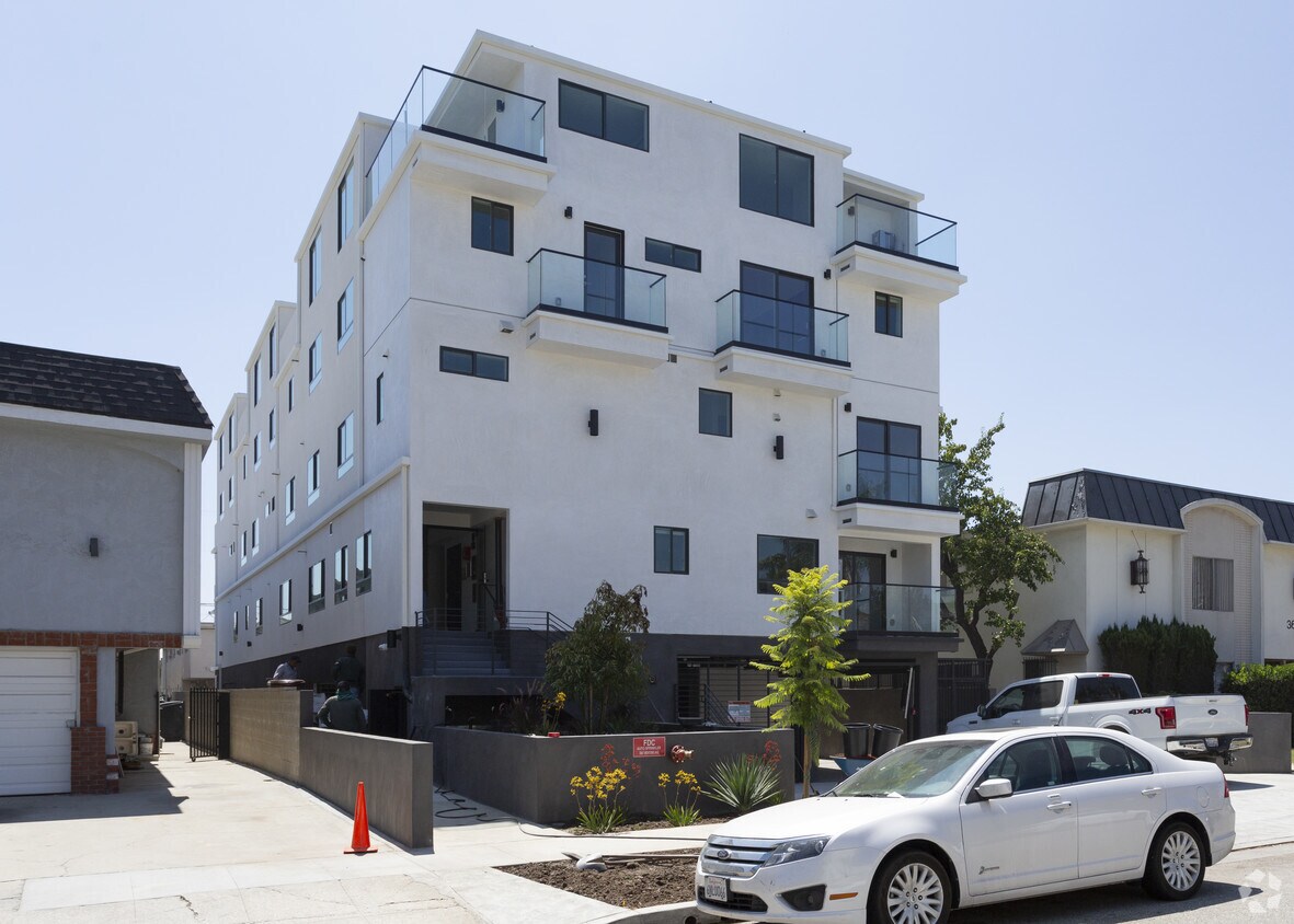 Foto principal - 3667 Mentone Ave