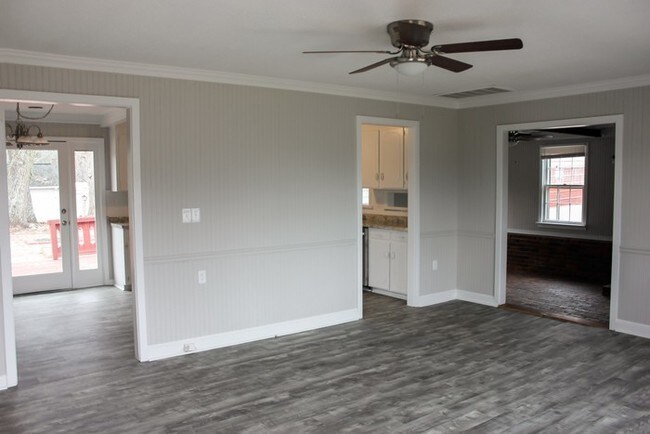 Building Photo - 301 Marseille Dr