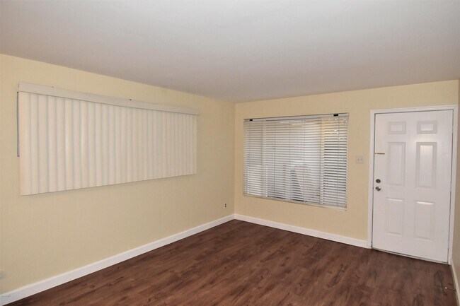 Foto del edificio - 1901 W Weldon Ave