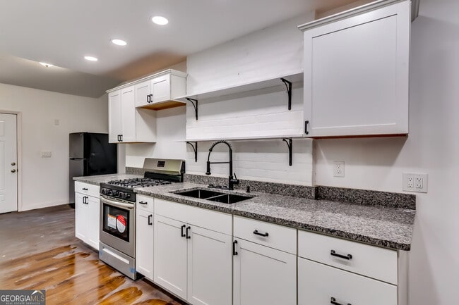 Building Photo - 1126 Briarcliff Pl NE
